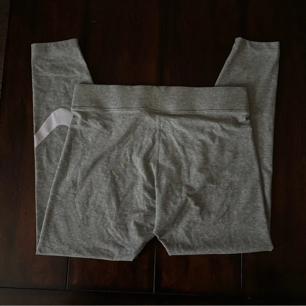 Nike Women’s Gray Crop Leggings with White Swoosh Large - Picture 2 of 6